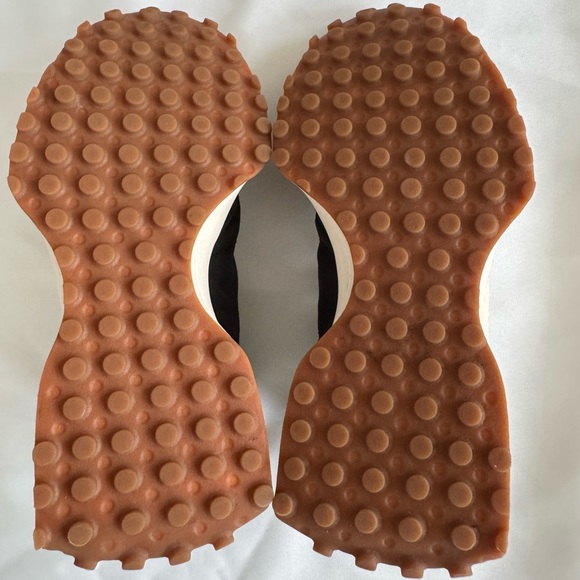 New Balance 327 Black and White Athletic Shoes - Picture 7 of 10